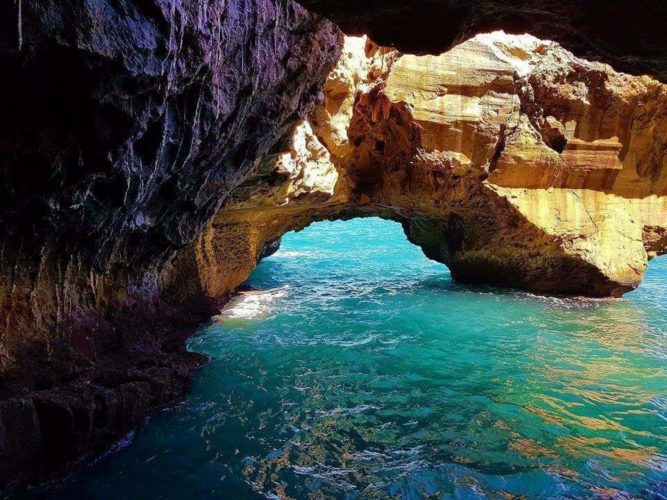 Grottes d'El meftah en plage de Cap carbon Béjaïa