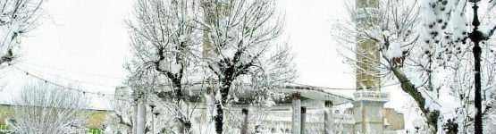 superbe photo de médéa sous la neige