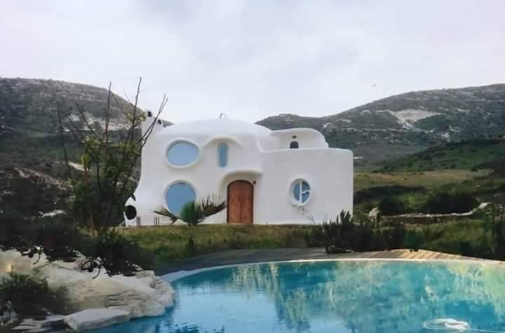 un cabaneau au Village touristique de Bouzedjar